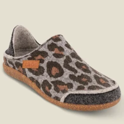 Taos Women’s Convertawool Clogs Charcoal Leopard Wool